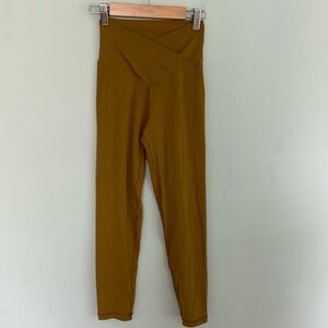 Offline by Aerie Real Me 7/8 hi-rise crisscross legging short inseam size Small